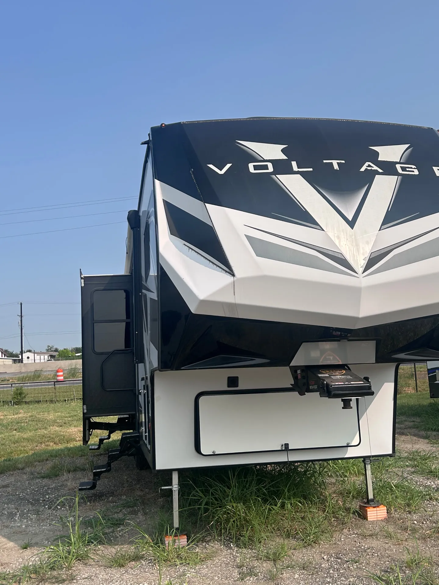 2022 Dutchmen Voltage 3551 Toy Hauler – photo 1